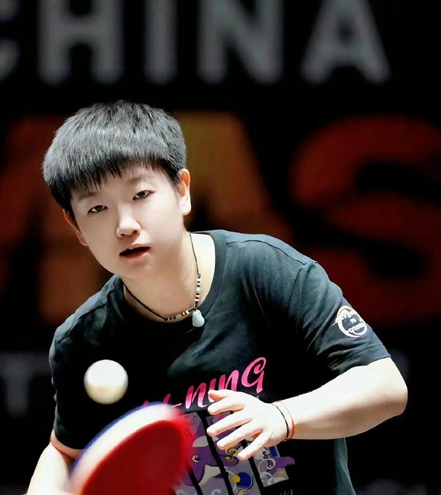 乐动·LDSports(中国)体育官网-孙颖莎技术犯规送分，费德勒主帅怒摔战术板！